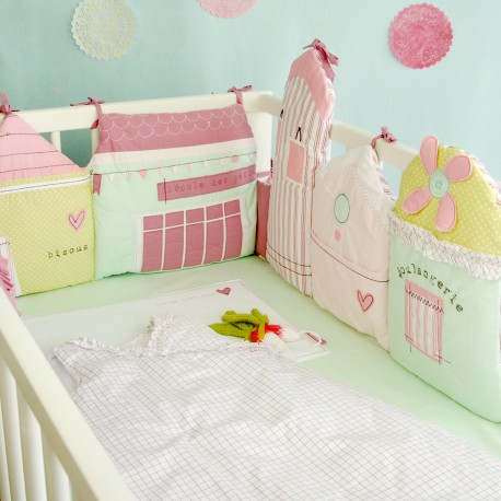 tour-de-lit-fille-dans-ma-rue